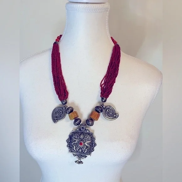 ⭐️ NWOT Costume Jewelry necklace - Picture 1 of 8